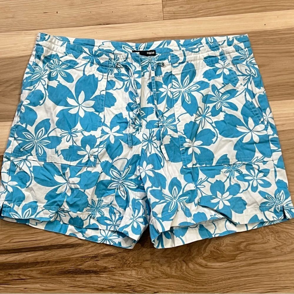 H&M y2k Tropical Shorts Women’s 10